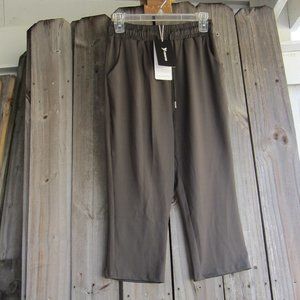 New Woman's Small Dark Gray Yidarton Yoga Capri Pants